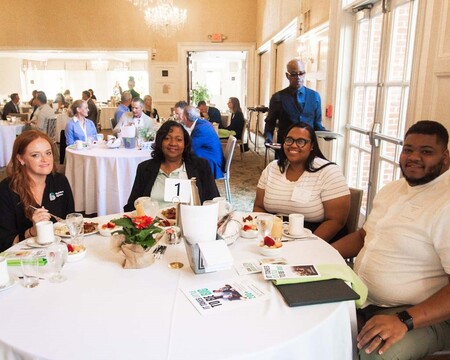 BIG BROTHERS BIG SISTERS OF SOUTHEAST MICHIGAN HOSTS ‘GROW A LITTLE BREAKFAST’ 