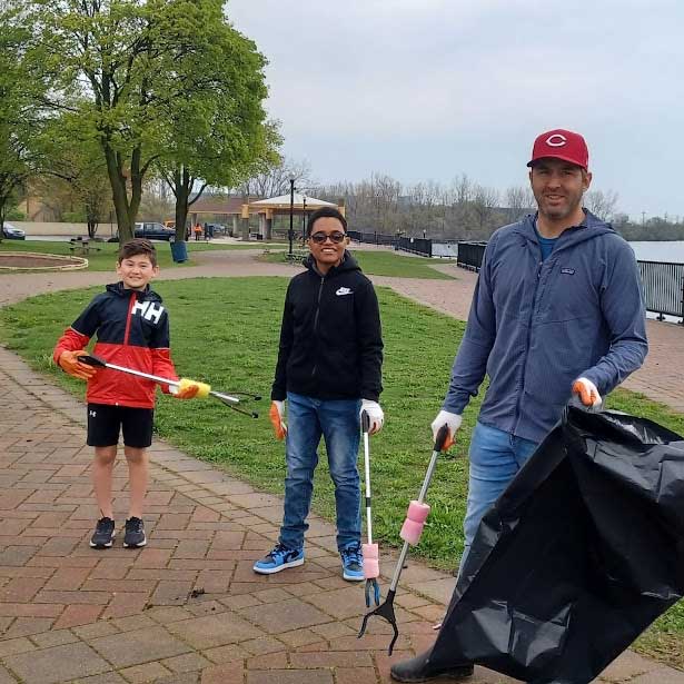 BBBSSEM HELPS THE FRIENDS OF THE DETROIT RIVER CLEAN UP!